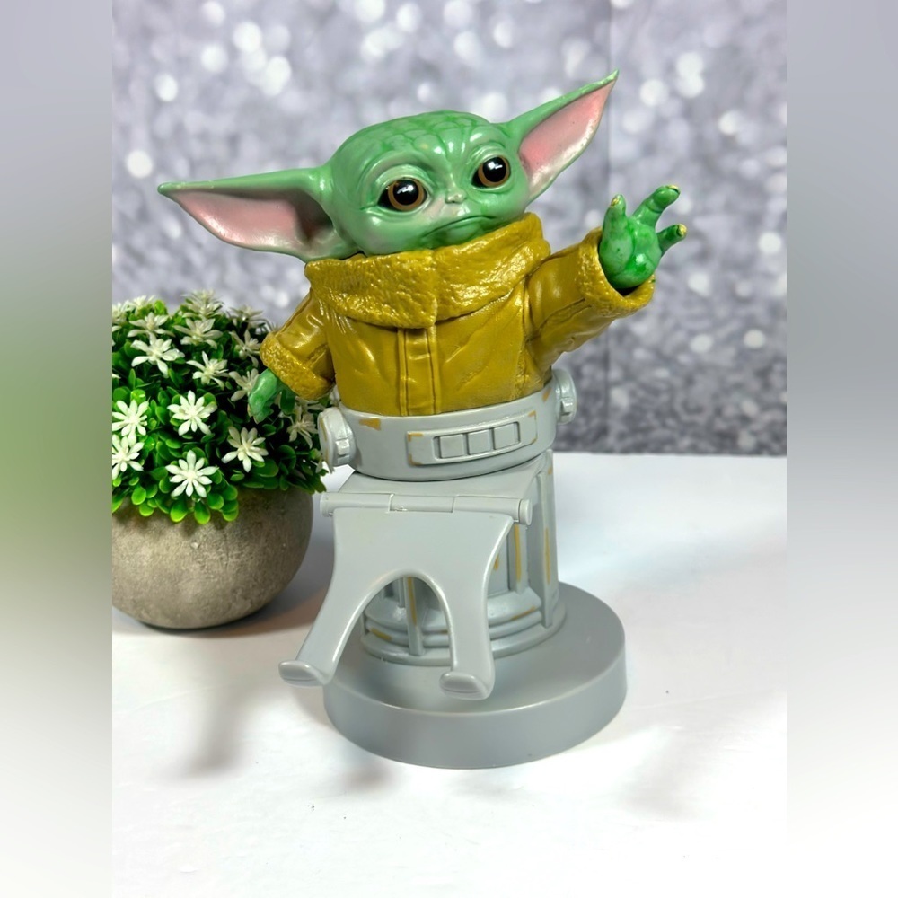 Star WARS THE MANDALORIAN BABY YODA GROGU 8" CONTROLLER-PHONE HOLDER WITH CABLE